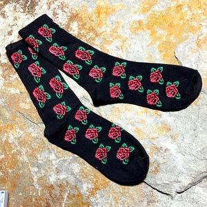 ✨3/$25✨ socks Black with red Roses